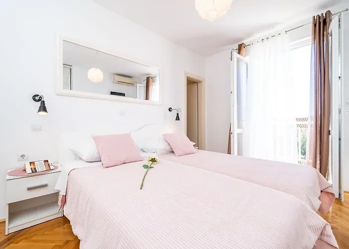 Jele Rooms