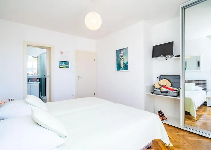 Jele Rooms